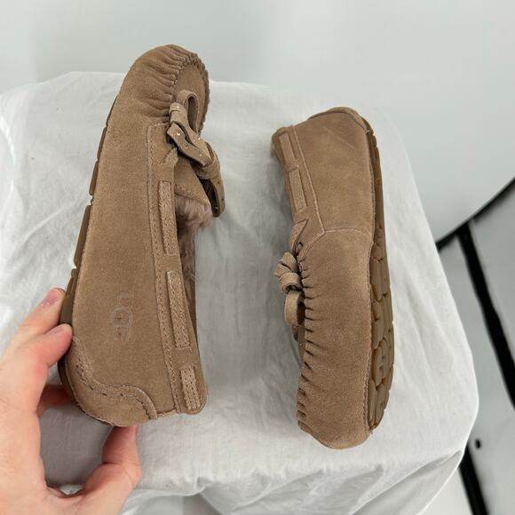 Women's 'Beachwood' UGG Dakota Bling Bow Shearling Lined Moccasins Slippers 6M - Picture 4 of 8